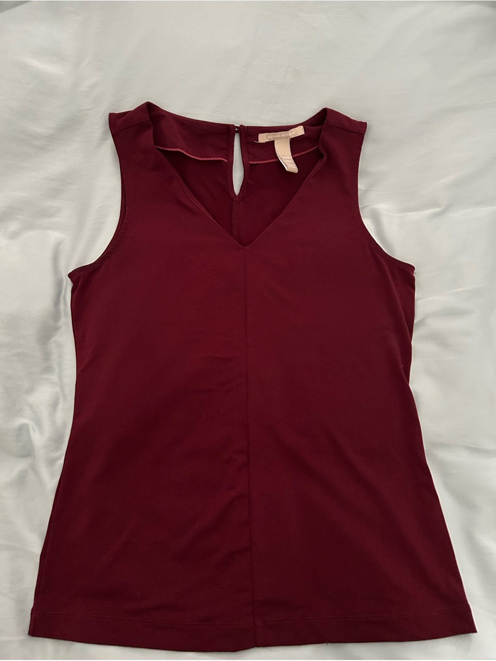 Banana Republic Sleeveless V-Neck Tank in Burgundy